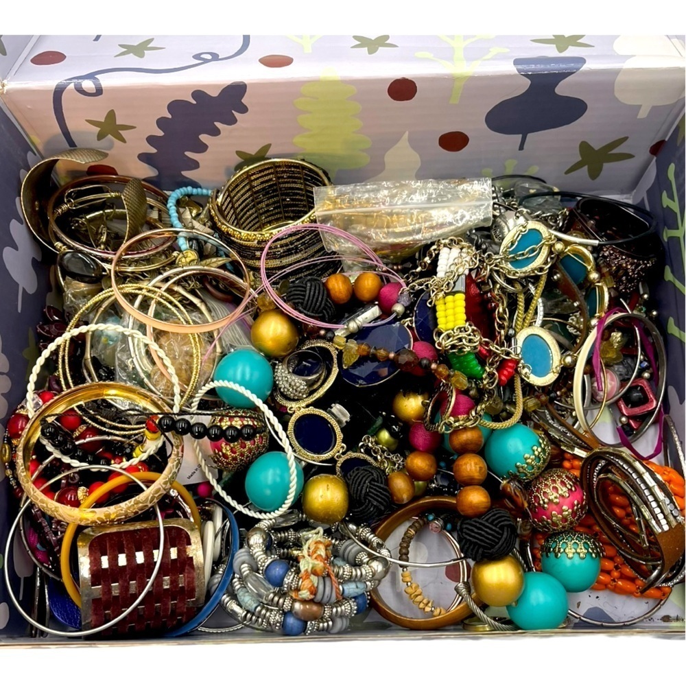 Vintage‎ Jewelry Lot Mixed Craft Repair Resale Wear Rhinestone Bead Bundle